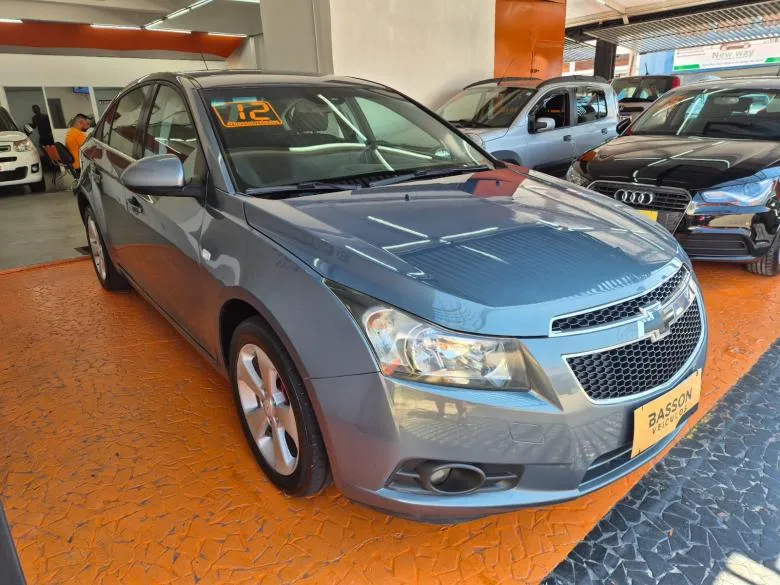 GM - Chevrolet - CRUZE SEDAN LT